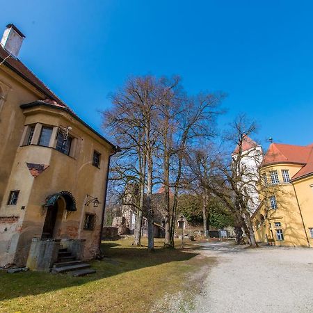 Hotel Schloss Neuburg - Hoftaferne Neuburg am Inn ภายนอก รูปภาพ