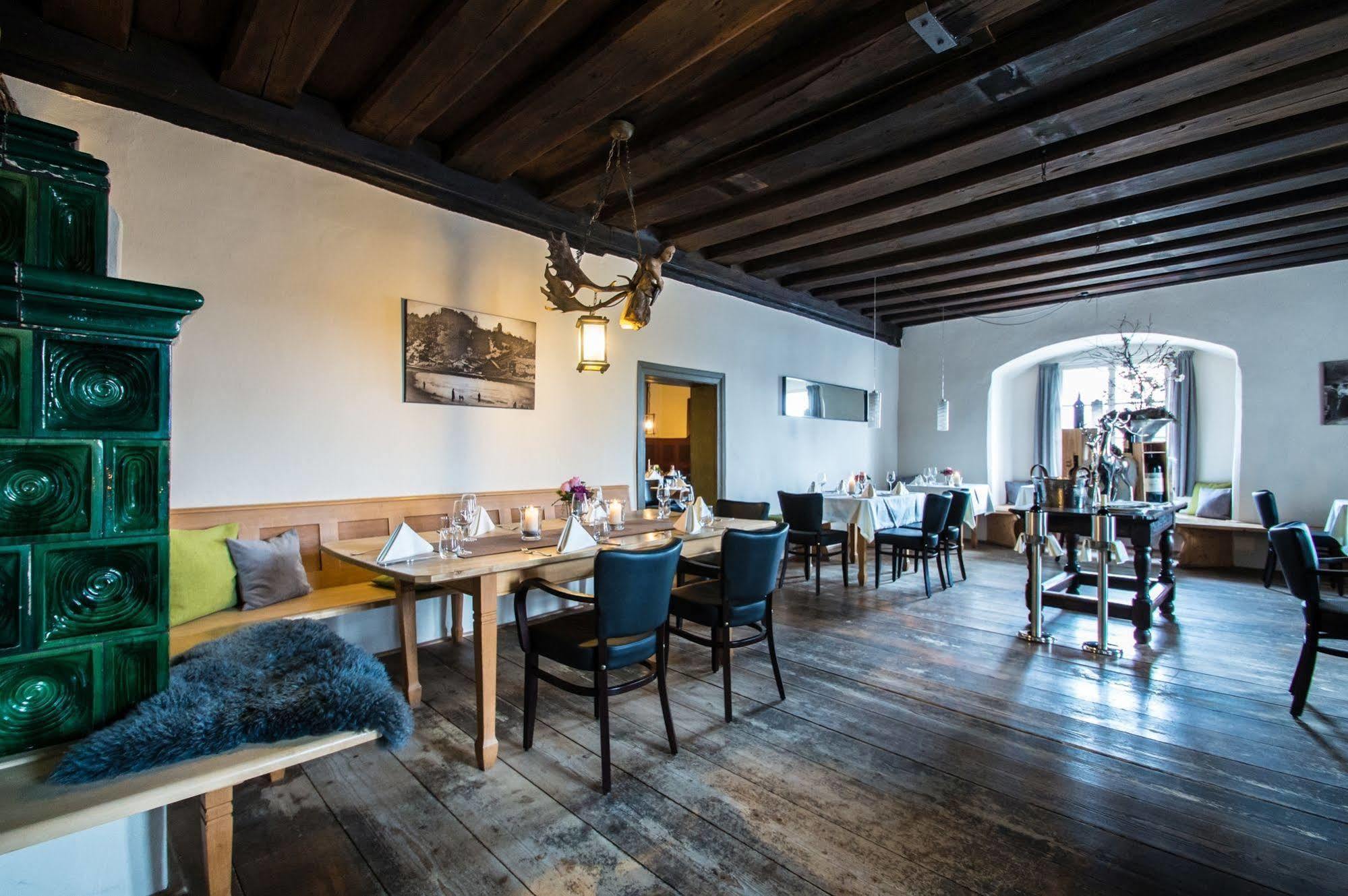 Hotel Schloss Neuburg - Hoftaferne Neuburg am Inn ภายนอก รูปภาพ
